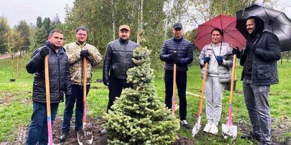 У Києві за один день висадили понад тисячу дерев