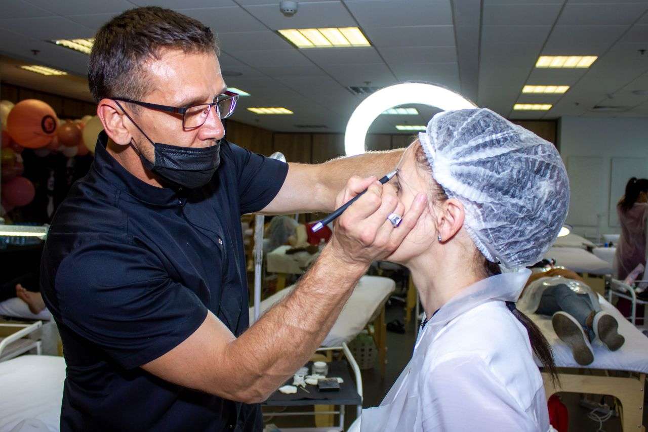 Мастер перманентного макияжа в Киеве - какие преимущества и нюансы ожидают Вас карьере?
