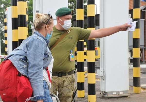 Больше времени на ПЦР: для украинцев изменили условия въезда в страну
