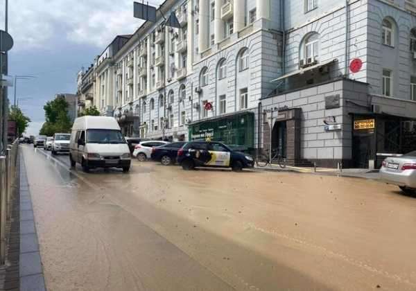 Потоп на Пушкинской: кипяток уничтожил стену и технику медуниверситета Богомольца