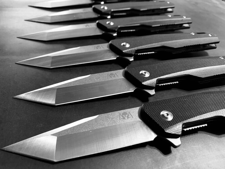 Якщо ви вирішили купити складаний ніж і новачок в цій галузі, непогано було б знати деякі поради щодо вибору складаного ножа. Щоб покупка була максимально корисною, і в той же час ви не переплатили зайві гроші.