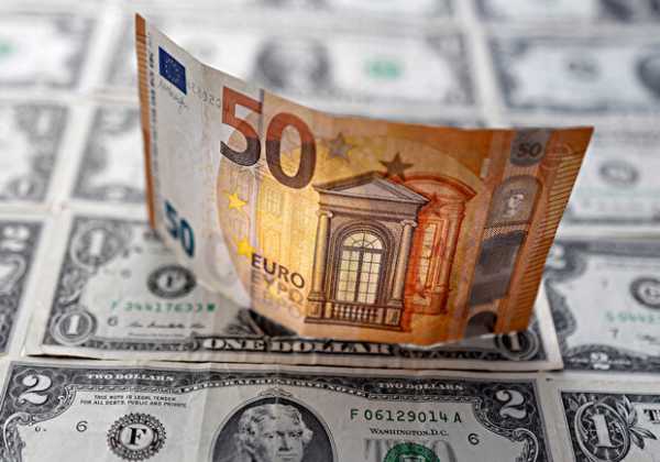 Курс валют в Украине 15 марта 2023: сколько стоит доллар и евро