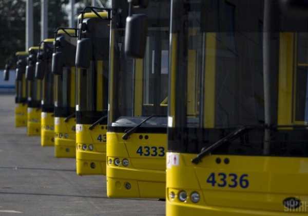 В Киеве сегодня и завтра семь автобусов изменят свои маршруты: подробности