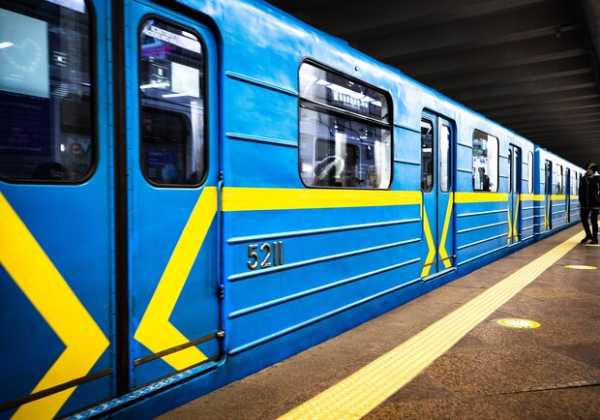 В Киеве станция метро Минска возобновляет работу на два выхода