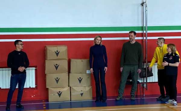 Депутати Київради передали одяг для тренувань вихованцям спортивної школи для людей з інвалідністю