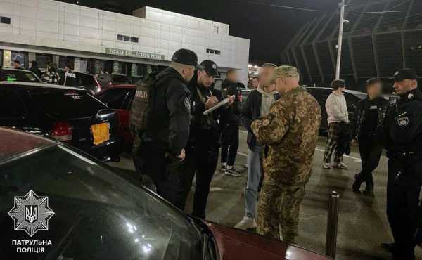 У центрі Києва любителів форсажу зустріли воєнкоми