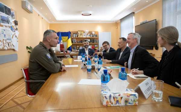 Мер Києва зустрівся з делегацією «Міжнародної фундації виборчих систем»