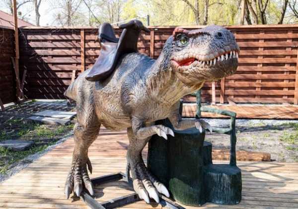 В Киеве в Гидропарке открыли парк динозавров: подробности