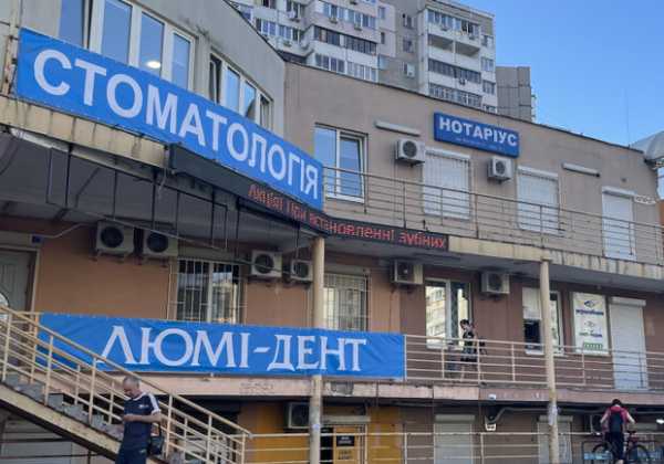 В Киеве провалилась борьба с незаконными рекламными конструкциями