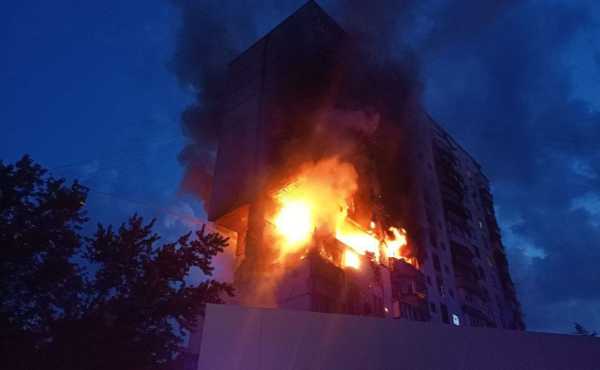 Унаслідок пожежі та вибуху у Дніпровському районі госпіталізовано двох осіб, — Кличко. ФОТО