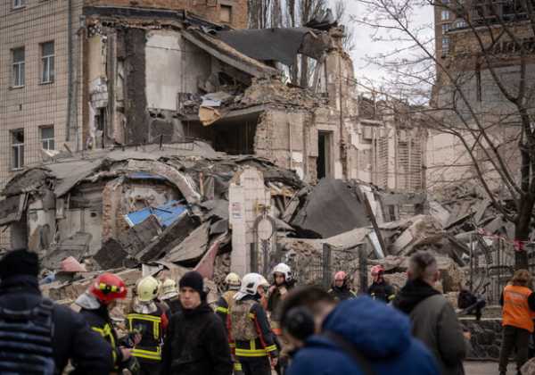 В Киеве одна из ракет сегодня разрушила Академию искусств — фото