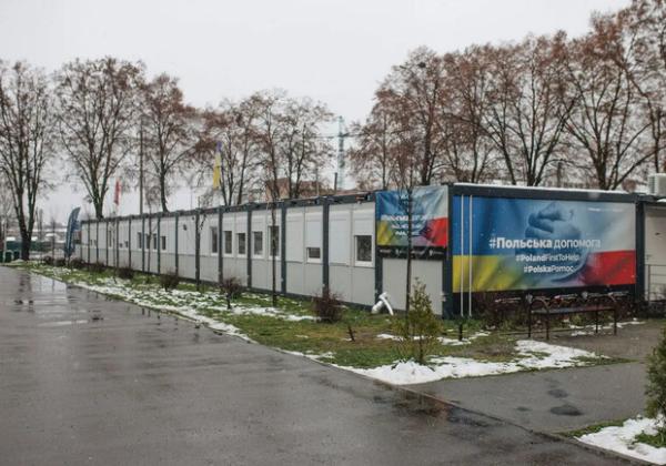 Як виглядає життя переселенців у модульних будиночках на Київщині – фото