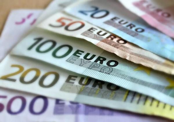Курс валют в Україні 13 грудня 2022 року: скільки коштує долар і євро
