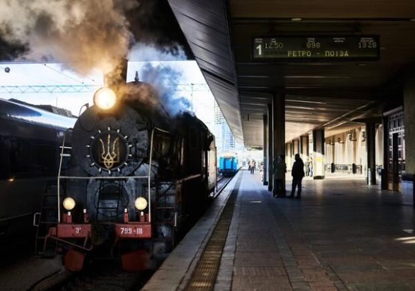 На зимові свята Києвом курсуватиме казковий ретро-поїзд (фото)