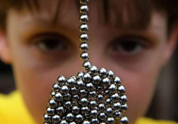 В Охматдиті врятували трирічного хлопчика, який проковтнув магнітні кульки
