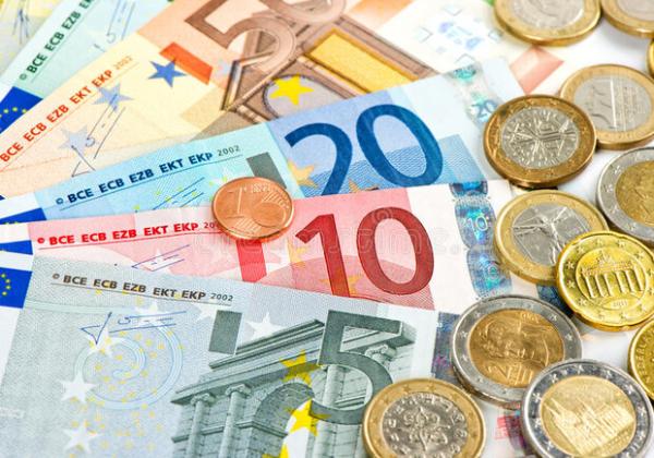 Курс валют в Україні 30 січня 2023 року: скільки коштує долар і євро