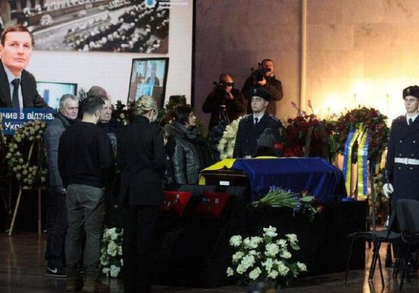 В Українському домі прощаються із загиблим в керівництвом та співробітниками МВС