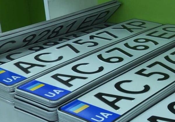 В Україні вводять новий формат автомобільних номерів для зареєстрованих онлайн машин