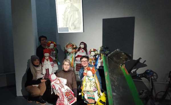 Київському музею війни передали незвичні ляльки-мотанки