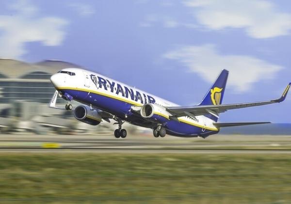 Ryanair наймає український персонал, щоб бути готовою повернутися в Україну після війни