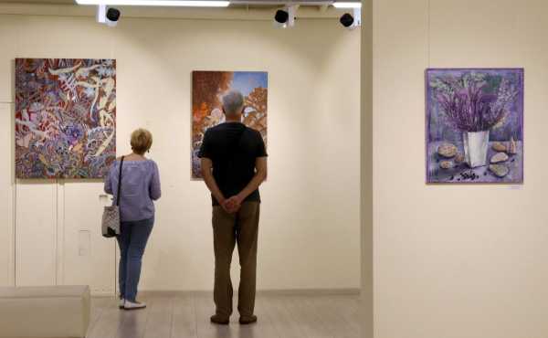 Барви квітучого життя: столична галерея презентує надихаючу експозицію