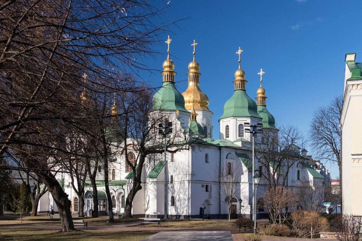 Суд заборонив реставраційні роботи поблизу Софії Київської.
