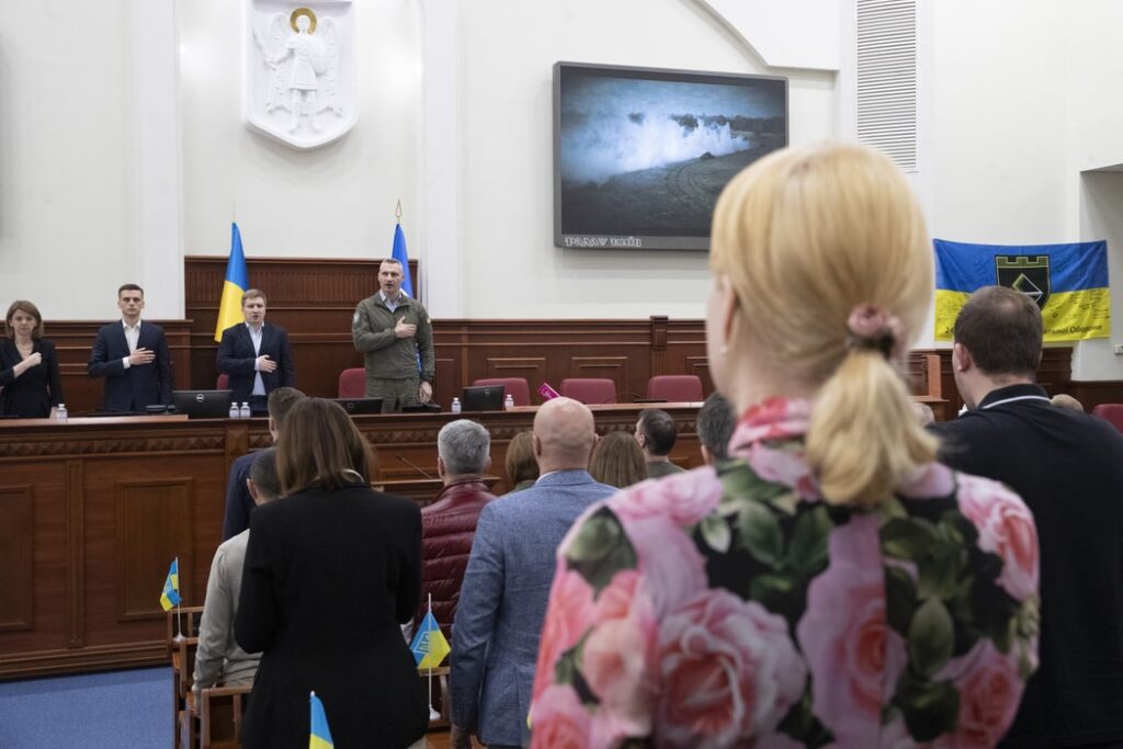Годину запитань до КМДА, яку планувалося провести під час сьогоднішнього пленарного засідання Київради, перенесено на 9 травня.
