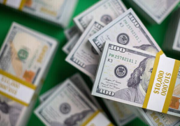 Курс валют в Україні 3 травня 2024 року: скільки коштує долар і євро