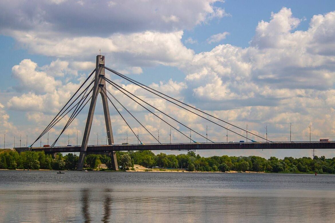 У п’ятницю, 21 червня, розпочнуть діяти часткові обмеження руху транспорту на Північному мосту через Дніпро.