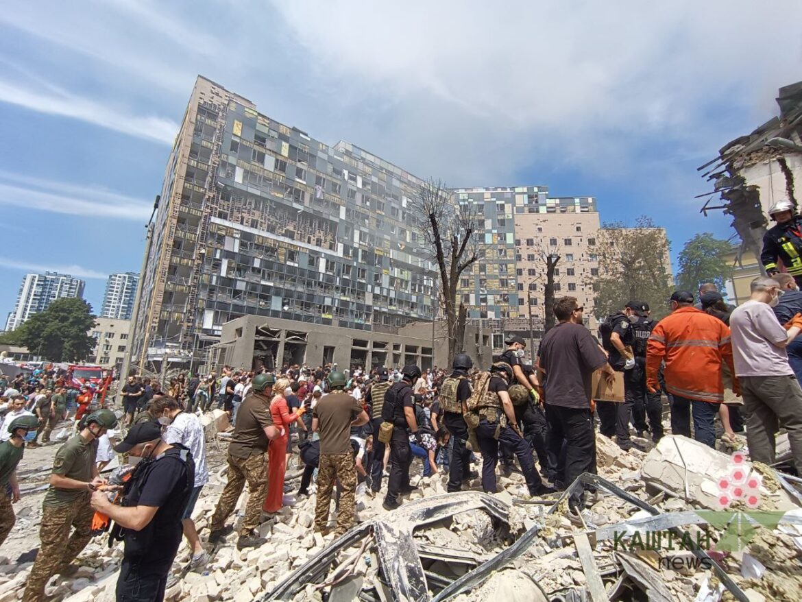Знищений «Охматдит», атака на приватний медцентр, люди під завалами під’їзду: кількість загиблих досягла 33