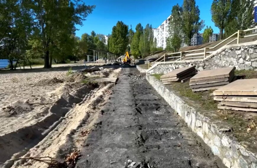 Стало відомо, навіщо нагнали спецтехніку до озера на Оболоні