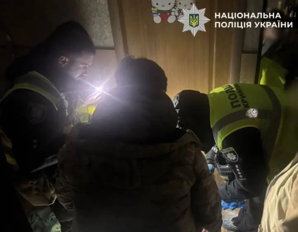 Киянку на Оболоні вкусив вовк, якого вона тримала в квартирі: поліція виявила у житлі й труп лисиці і розслідує жорстоке поводження