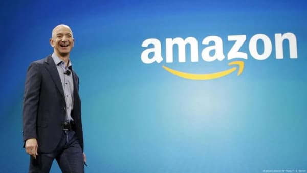 Пройшлися по "правилу двох піц" Безоса: внутрішній чат Amazon вибухнув мемами в очікуванні нових скорочень - ЗМІ