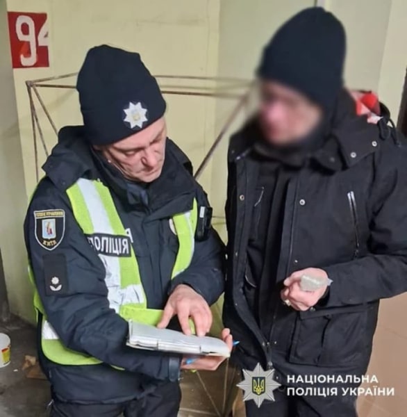 Не пустив людей до укриття під час масованого обстрілу: поліція притягнула до відповідальності охоронця паркінгу у Києві 