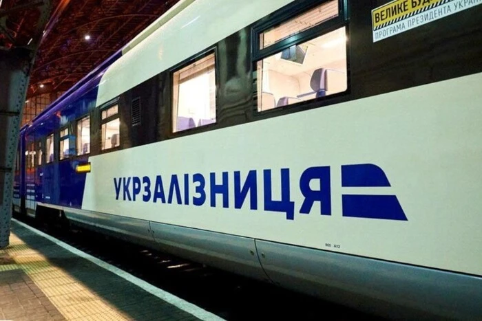 На Київщині знеструмлено залізничну ділянку: низка поїздів затримується