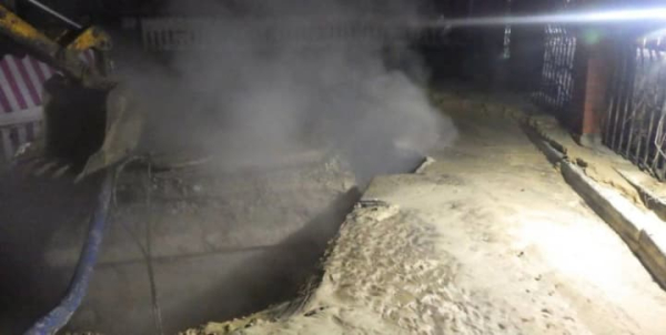 У Києві дівчина впала в яму з окропом: правоохоронці затримали начальника теплотрасового управління "Печерськ"