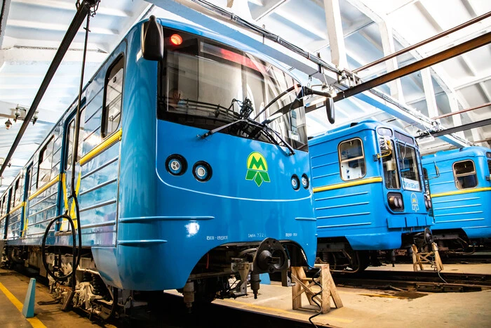 Через нічний обстріл змінено рух метро у Києві: як курсують поїзди