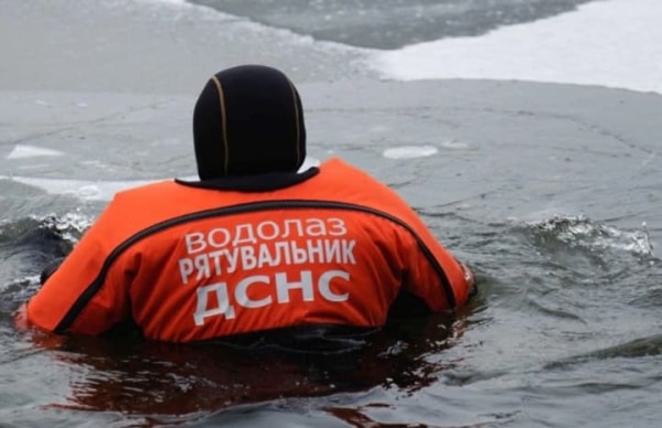 Водолази ДСНС у мороз до -15 °C провели унікальну спецоперацію на підтопленій столичній ТЕЦ