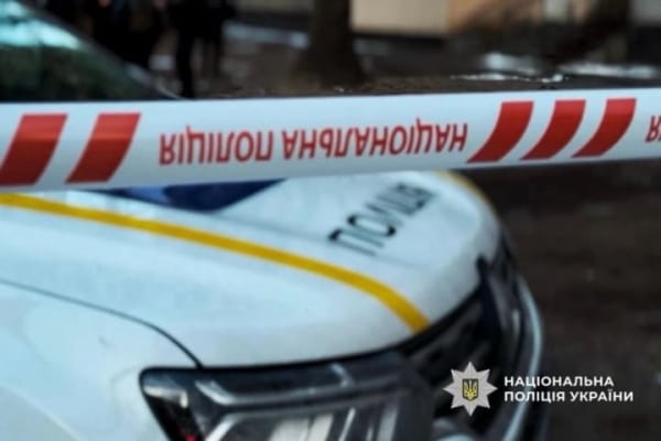 Біля столичного метро помер чоловік, але не від ожеледиці - поліція