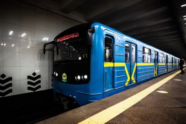 "Зелена" гілка метро у Києві відновила роботу після ворожого обстрілу