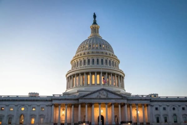 Демократи у Сенаті США висунули ультиматум Трампу для запобігання локдауну