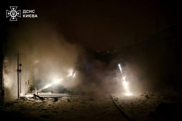 Київ зазнав майже 5-годинної атаки рф: понад 500 тис. споживачів без світла, ворог бив по котельнях - Прем'єр