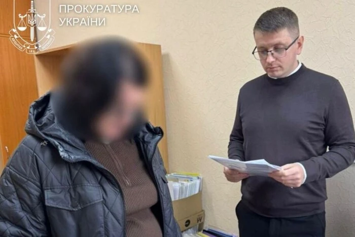 Нараховувала собі премії та «лікарняні»: яке покарання чекає на ексбухгалтерку Дарницької РДА