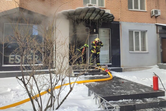 У центрі Києва через генератор загорівся салон краси