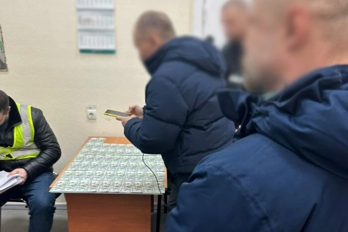 Гроші за безкоштовну довідку для ветерана ЗСУ: у Києві затримано експрацівника лікарні
