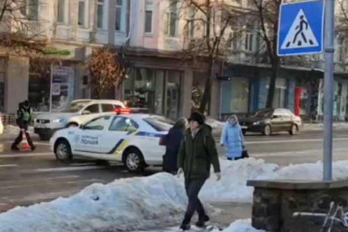 Рух транспорту у центрі Києва перекрито: як працюють метро та автобуси 24 лютого 