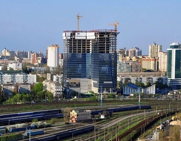 Київські недобудовані Sky Towers знову на аукціоні: що в них унікального