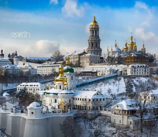 Зима диктує свої правила: Києво-Печерську лавру закрили для відвідування через погоду