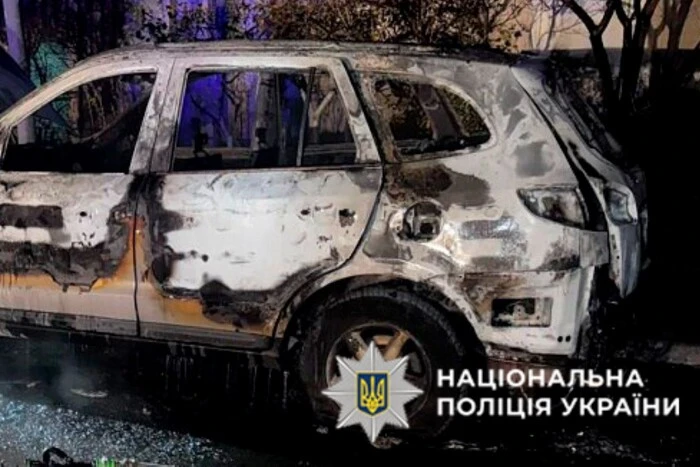 Киянин вщент спалив авто нового обранця своєї колишньої: справу передано до суду