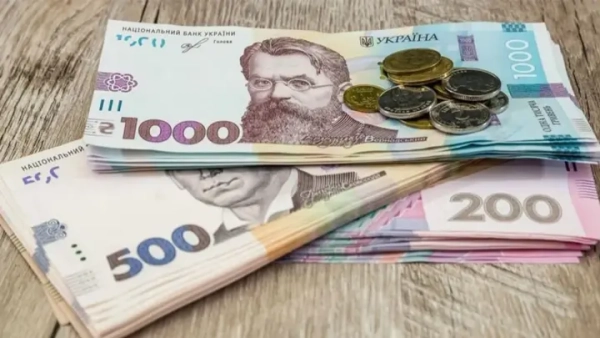 Чому сотням тисяч пенсіонерів призупинили виплати та як їх відновити